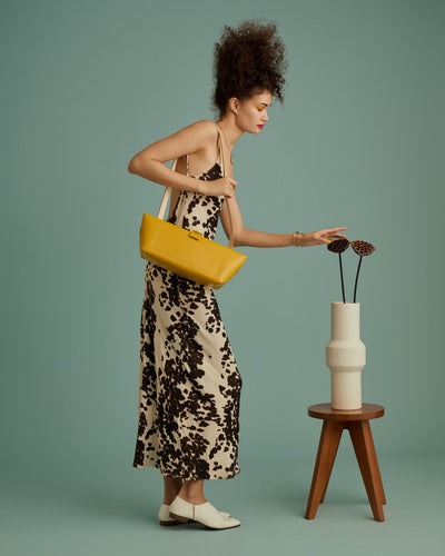 黄色いバッグをひとつ<br>ヨーロッパバカンススタイル