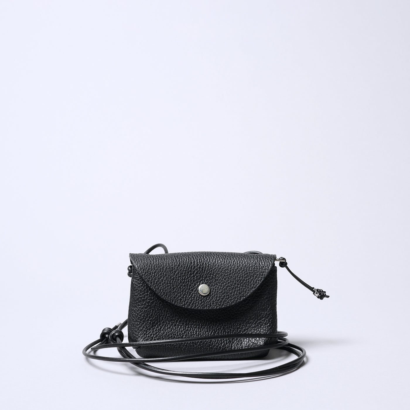 <SENTI FLATTER THE SENSES> Shrink Leather Neck Wallet / Black