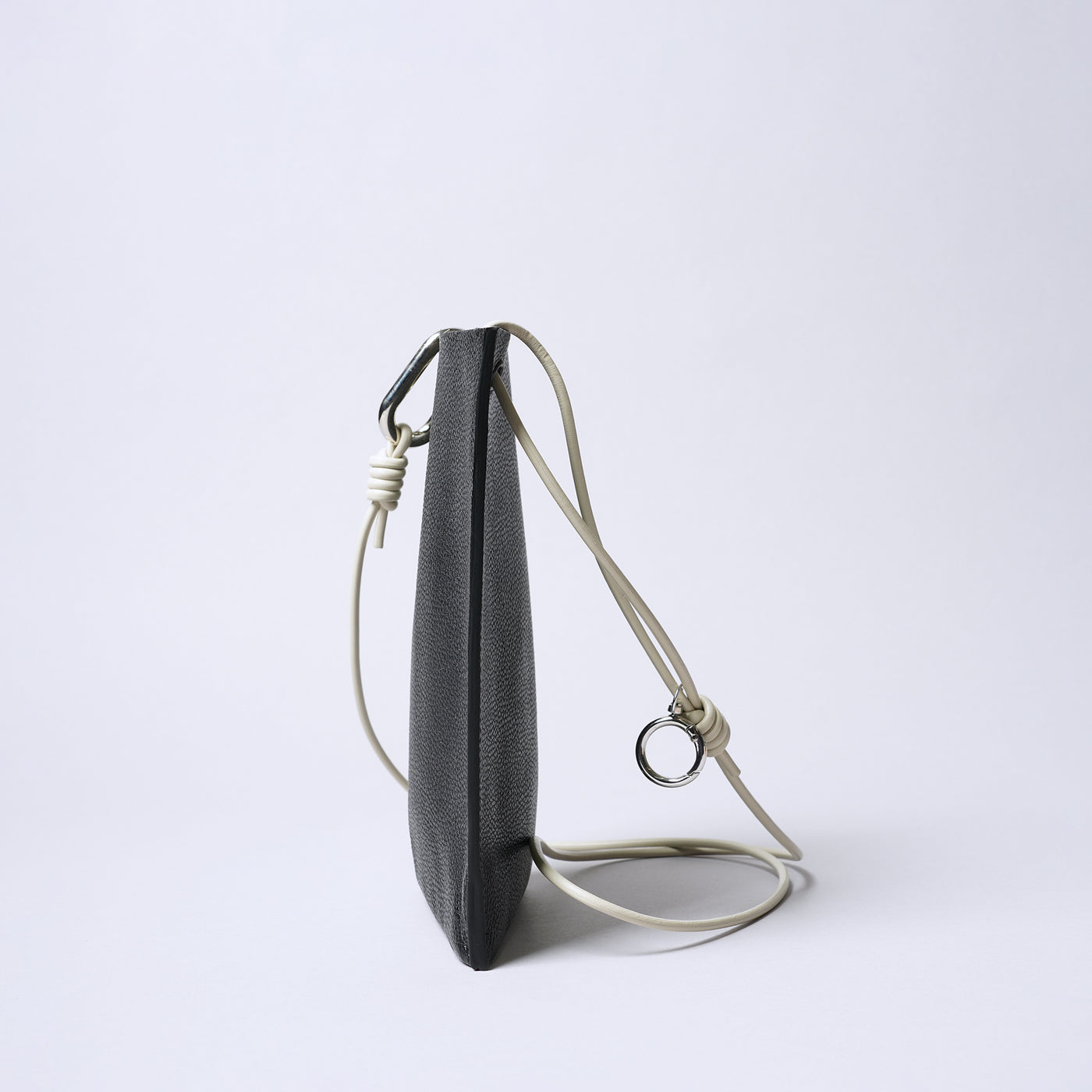 <SENTI FLATTER THE SENSES> Shrink Leather Mini Shoulder Bag / Ivory x Black