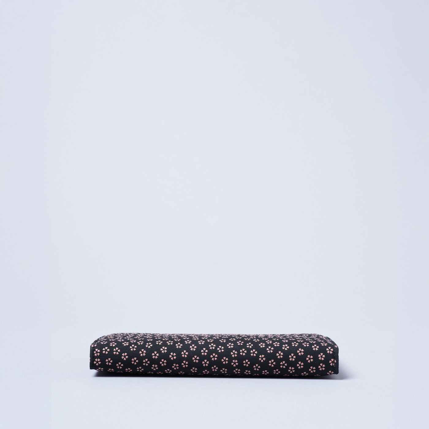 <kissora> Kotoinden Kiss Lock Long Wallet / Small Cherry Blossoms PNK