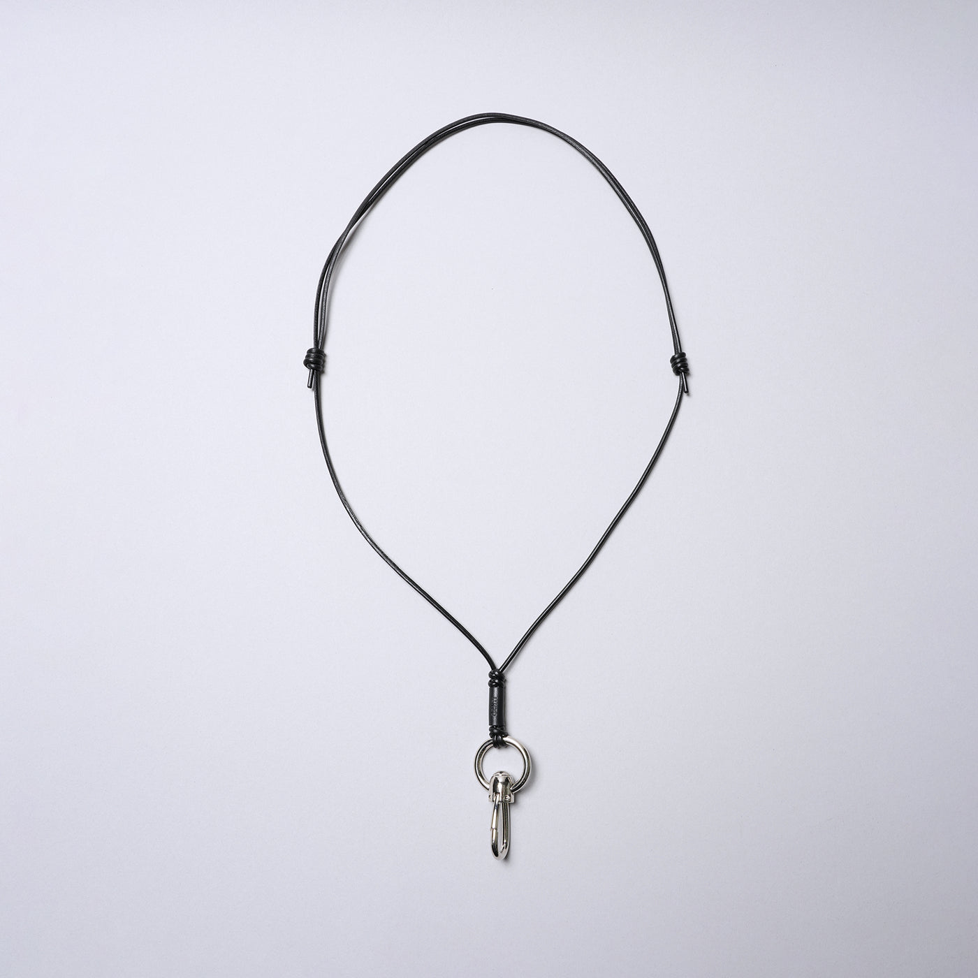 ＜センティ フラター ザ センシーズ＞マルチレザーストラップ（カラビナフック）/キャメル