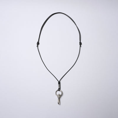 ＜センティ フラター ザ センシーズ＞マルチレザーストラップ（カラビナフック）/アイボリー