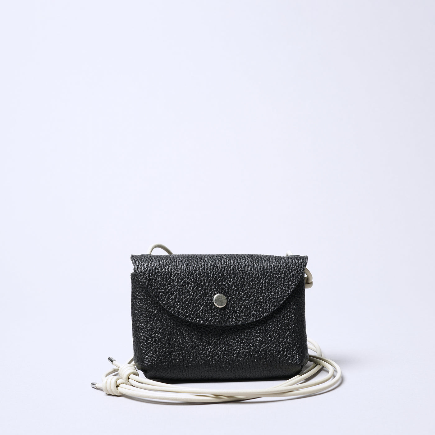 <SENTI FLATTER THE SENSES> Shrink Leather Neck Wallet / Black