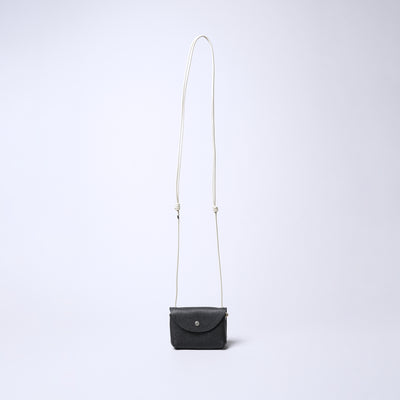 <SENTI FLATTER THE SENSES> Shrink Leather Neck Wallet / Black