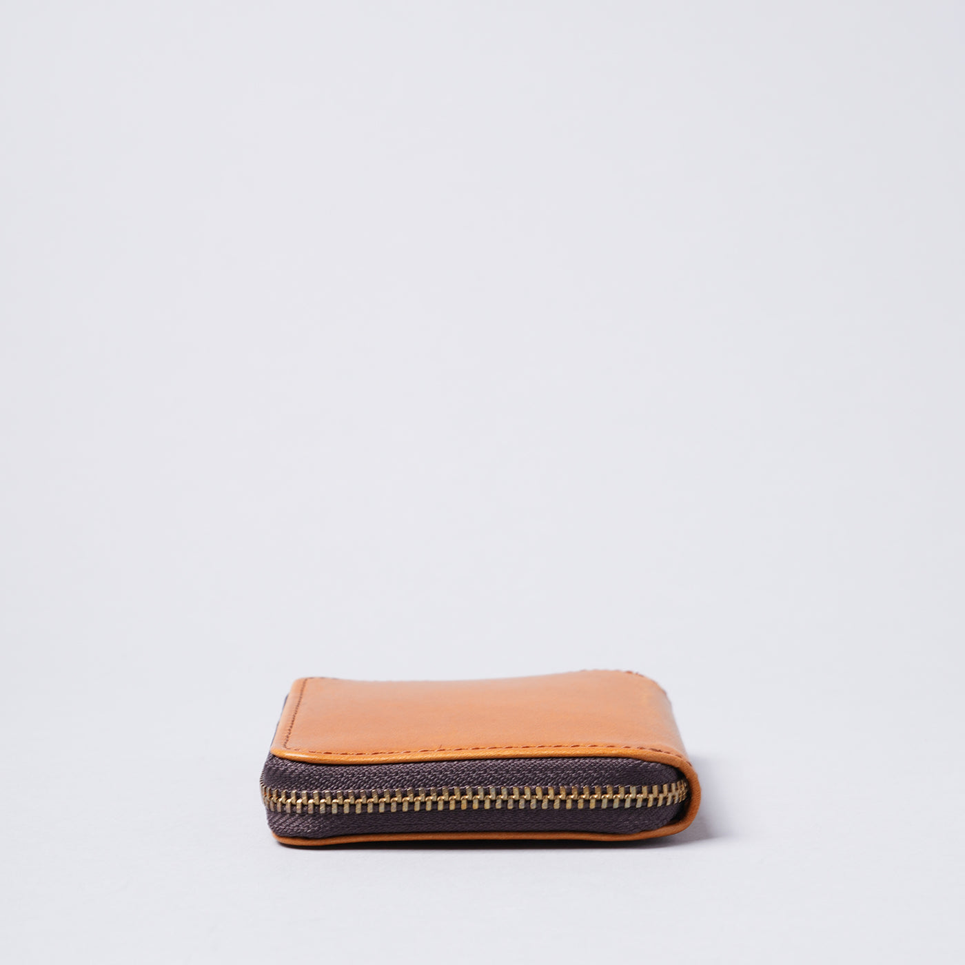 ＜SLOW＞herbie -mini round wallet-/橡木色