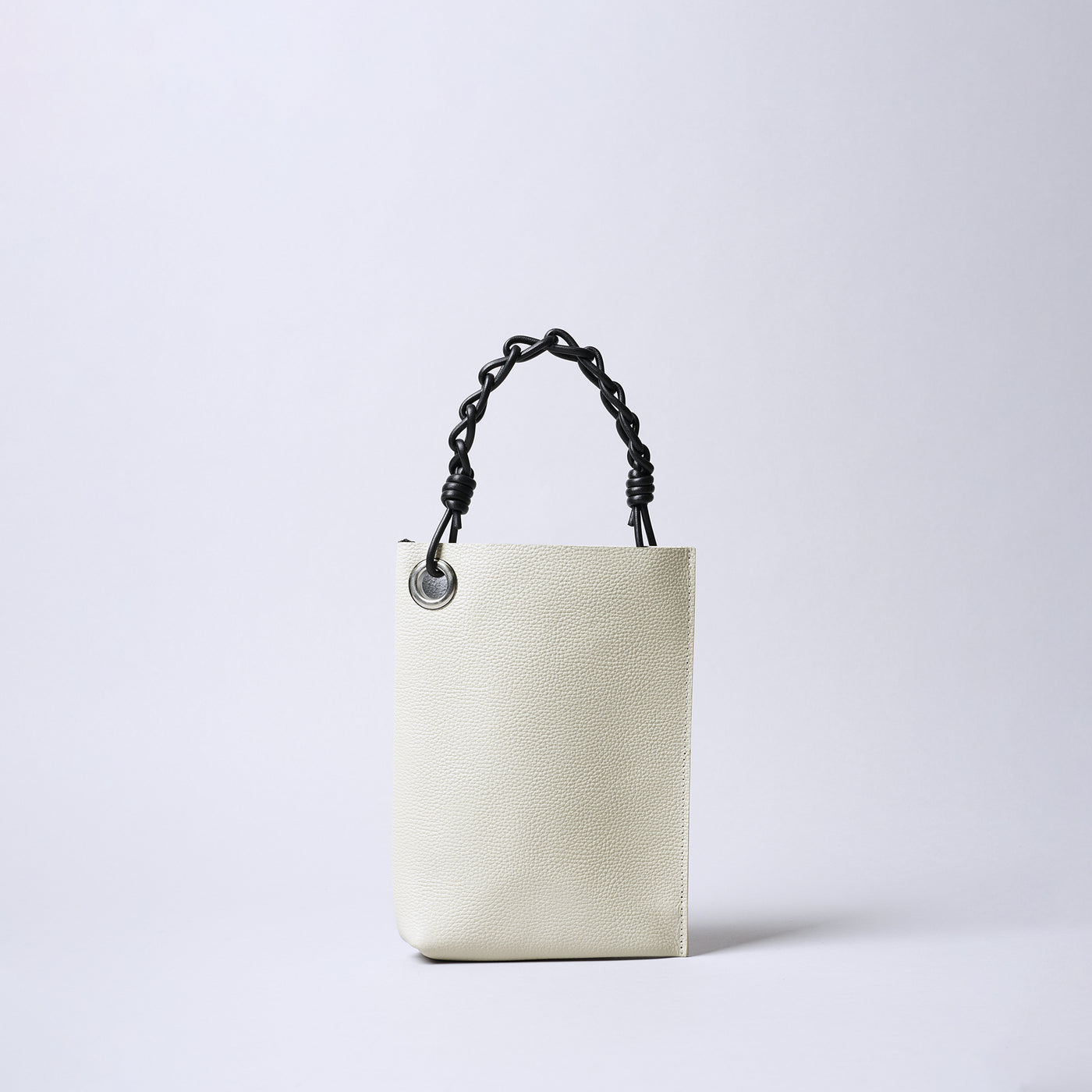 <SENTI FLATTER THE SENSES> Shrink Leather Chain Handle Mini Bag / Ivory x Black