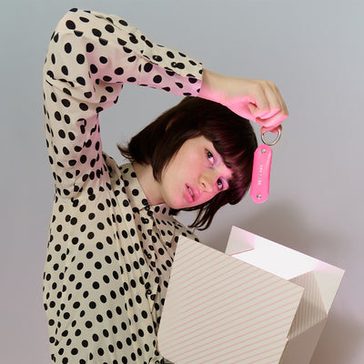 ＜ハーフ＞NEON LEATHER KEY/PAY/ピンク