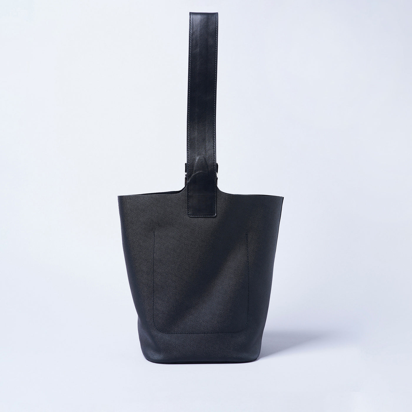 <BLACK IVORY> V / Black