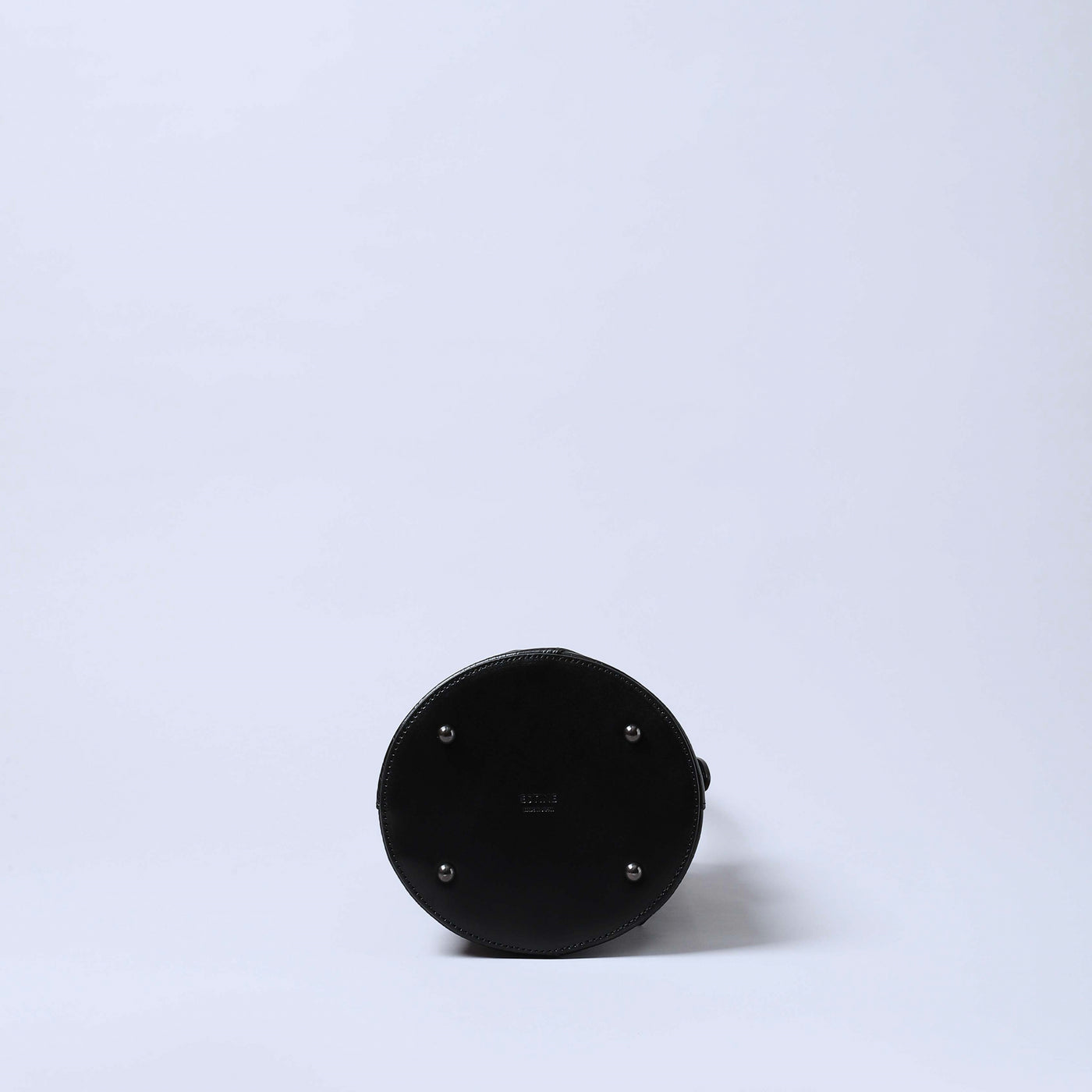 ＜エスティーヌ＞ノワリズムシリーズ レザーバケットバッグ/ブラック