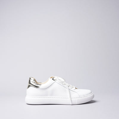 <IUI> Lace-up Sneaker / White