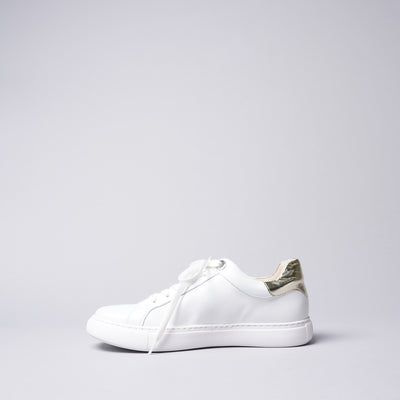 <IUI> Lace-up Sneaker / White