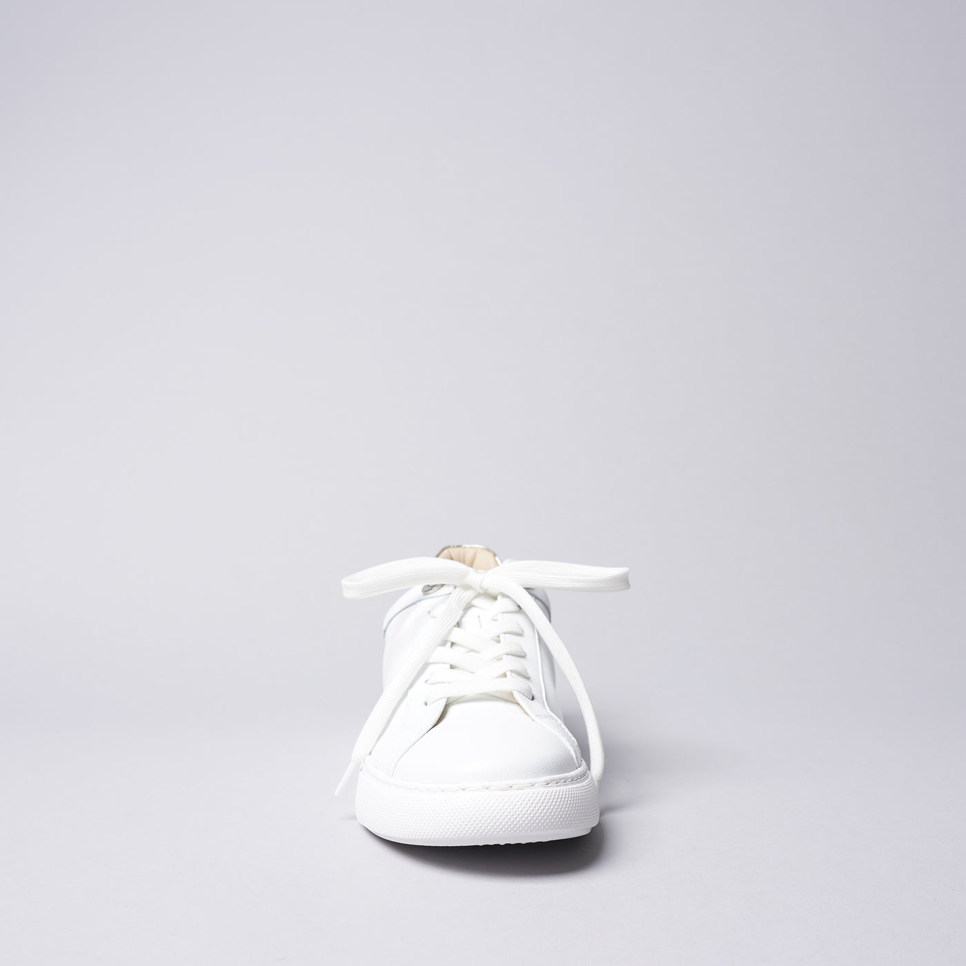 <IUI> Lace-up Sneaker / White