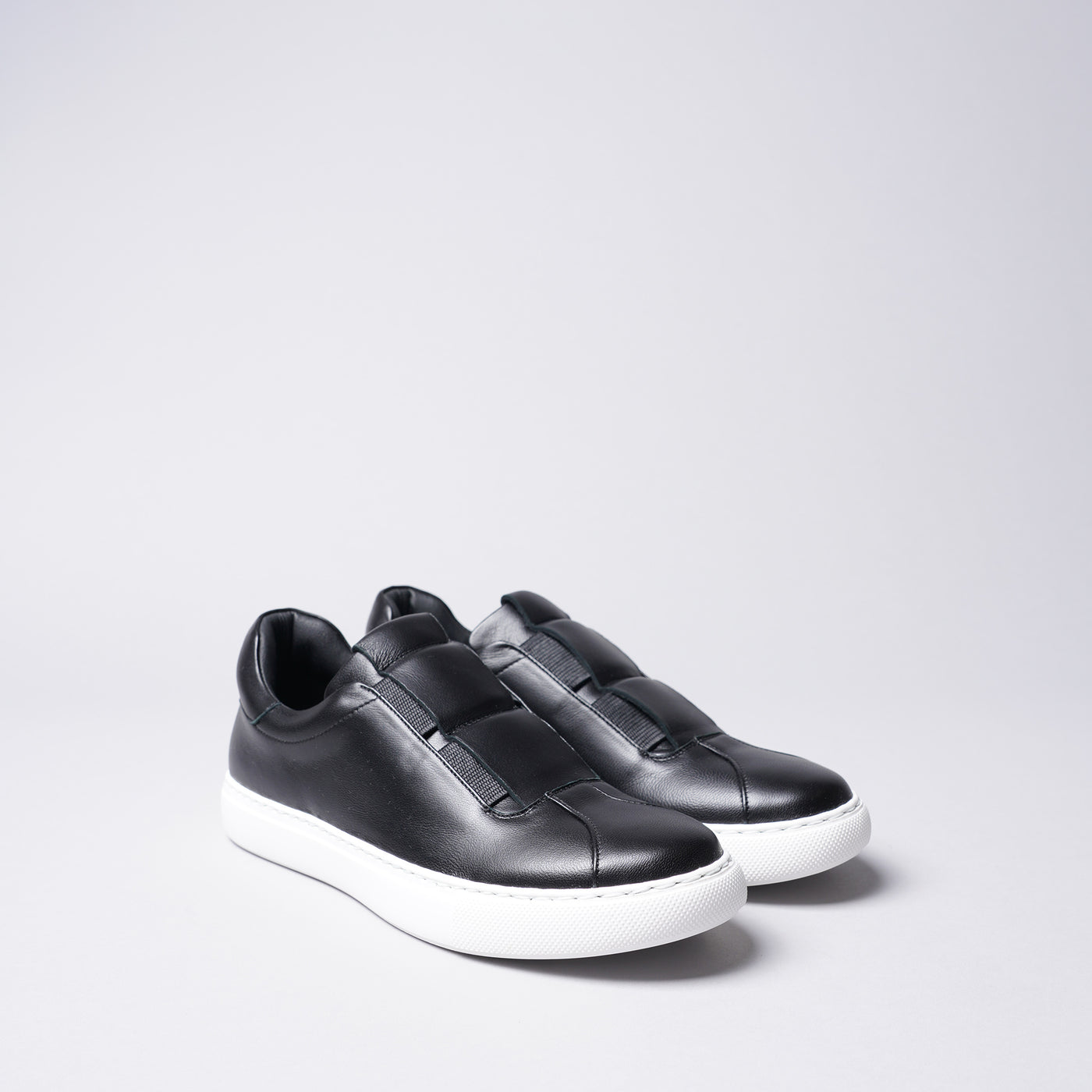 <IUI> Elastic Sneaker / White