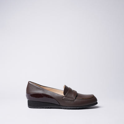 <IUI> Loafer / Navy x Black Enamel