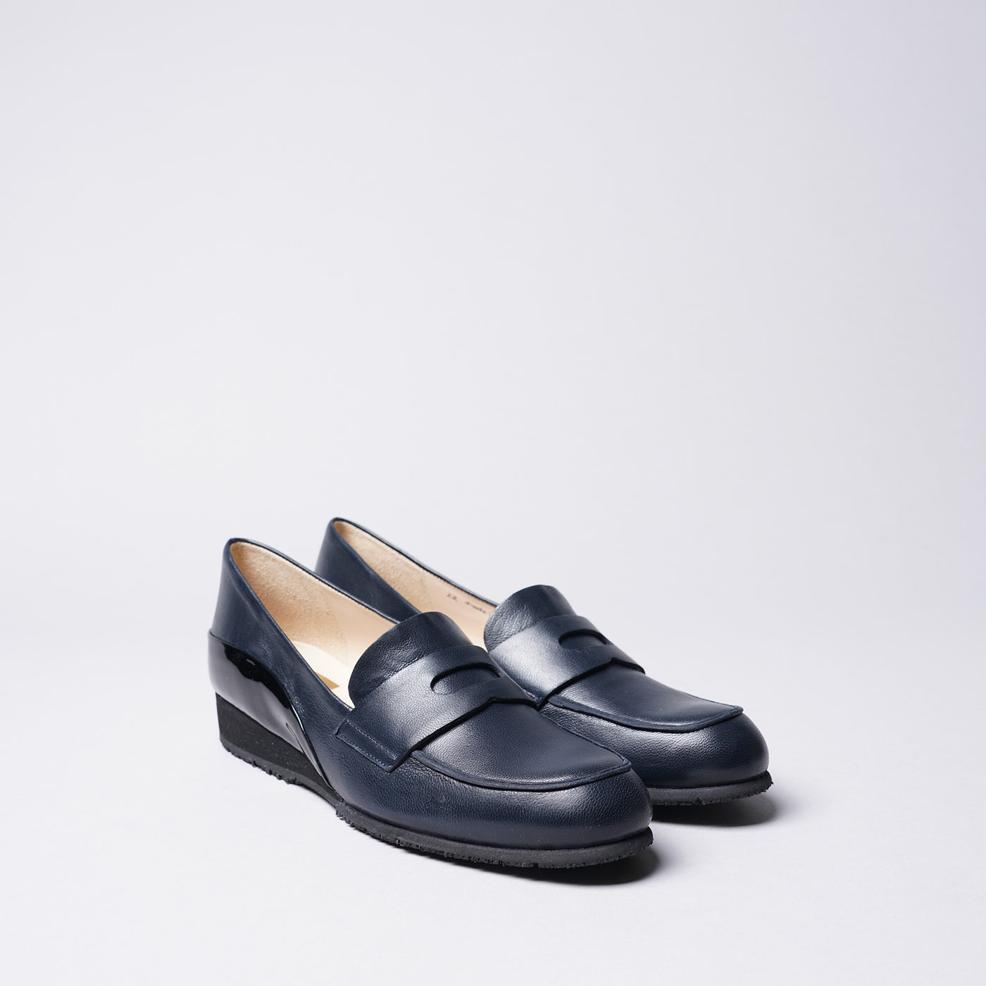 <IUI> Loafer / Dark Brown x Dark Brown Enamel