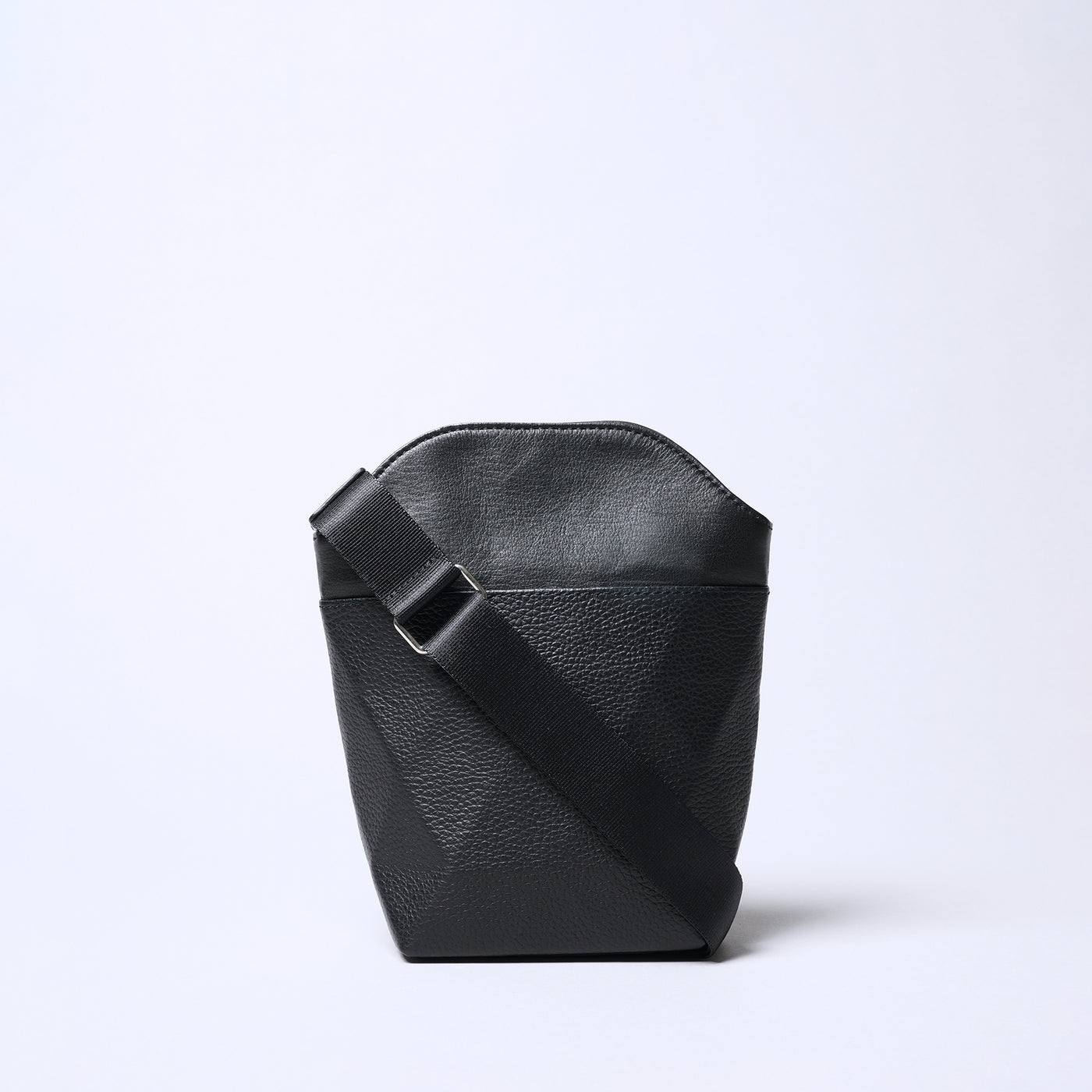 <Kolmio> [VALO] 01 2 POCHETTE / Black x Black