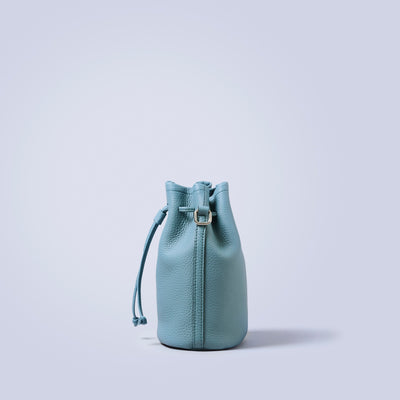 ＜LEZALI＞壓花迷你抽繩肩背包/灰褐色