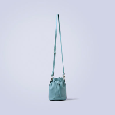 ＜LEZALI＞壓花迷你抽繩肩背包/灰褐色