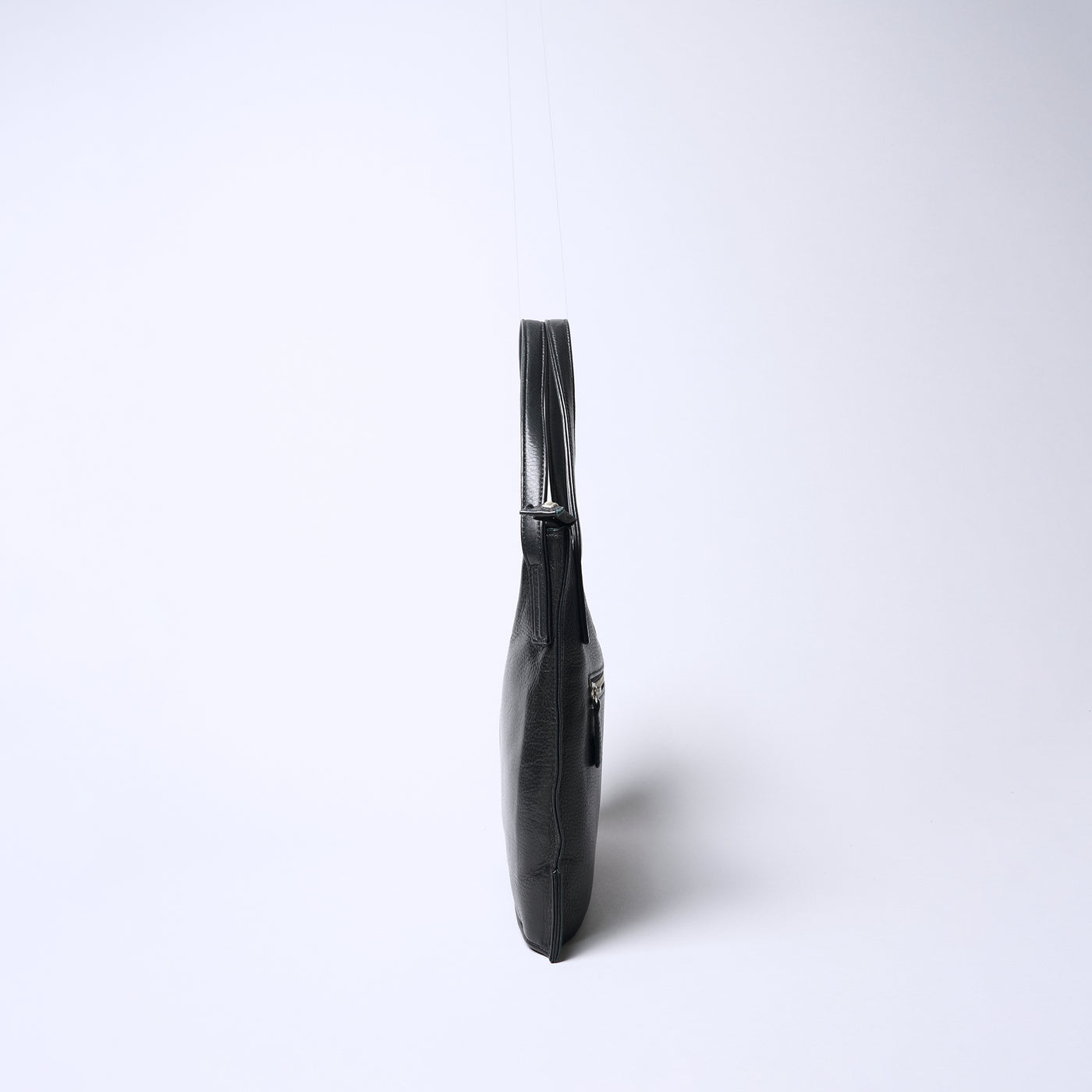 <REAL MIND BL> Fika Thin Gusset Tote Bag / Black