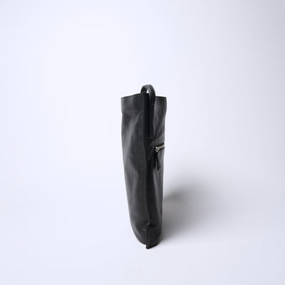 Fika 纖薄型斜背包/黑色