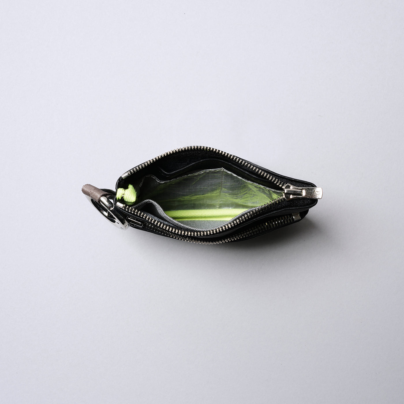 <SENTI FLATTER THE SENSES> Super Lightweight Dyneema Leather Double Zip Pouch / Black
