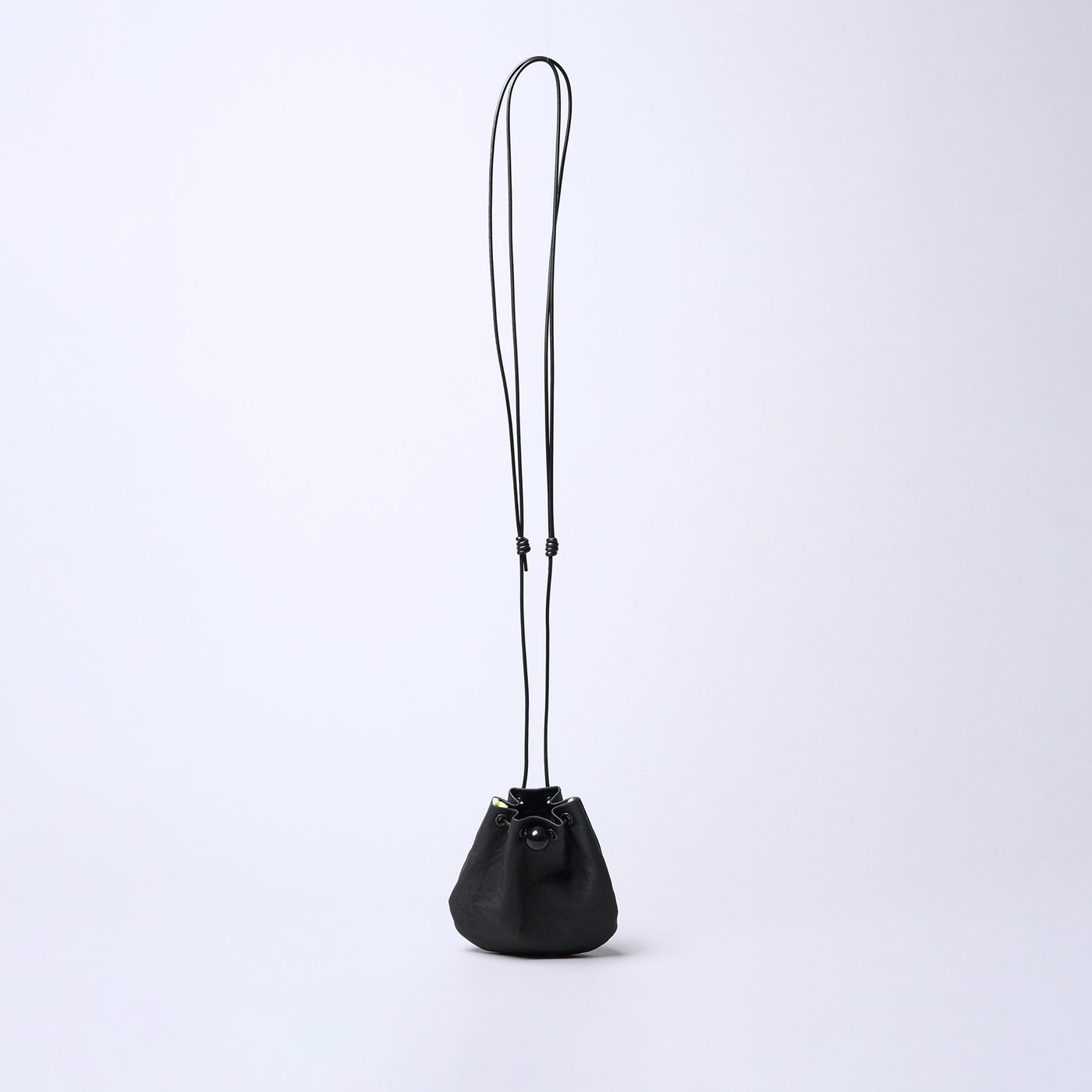 <SENTI FLATTER THE SENSES> Super Lightweight Dyneema Leather Drawstring Bag SS / Black x Camel