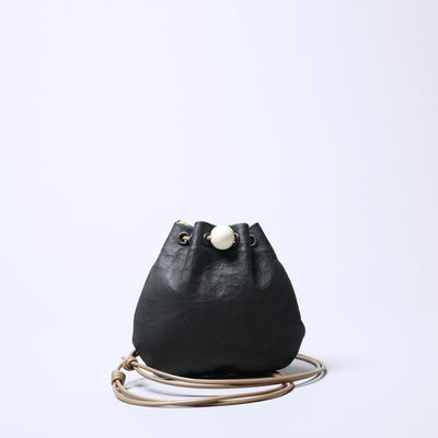 <SENTI FLATTER THE SENSES> Super Lightweight Dyneema Leather Drawstring Bag SS / Black x Camel