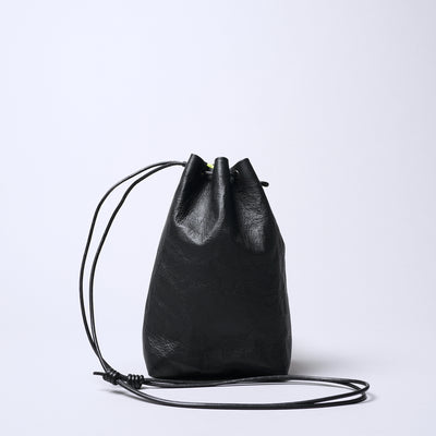 <SENTI FLATTER THE SENSES> Super Lightweight Dyneema Leather Drawstring Bag M  / Black x Camel