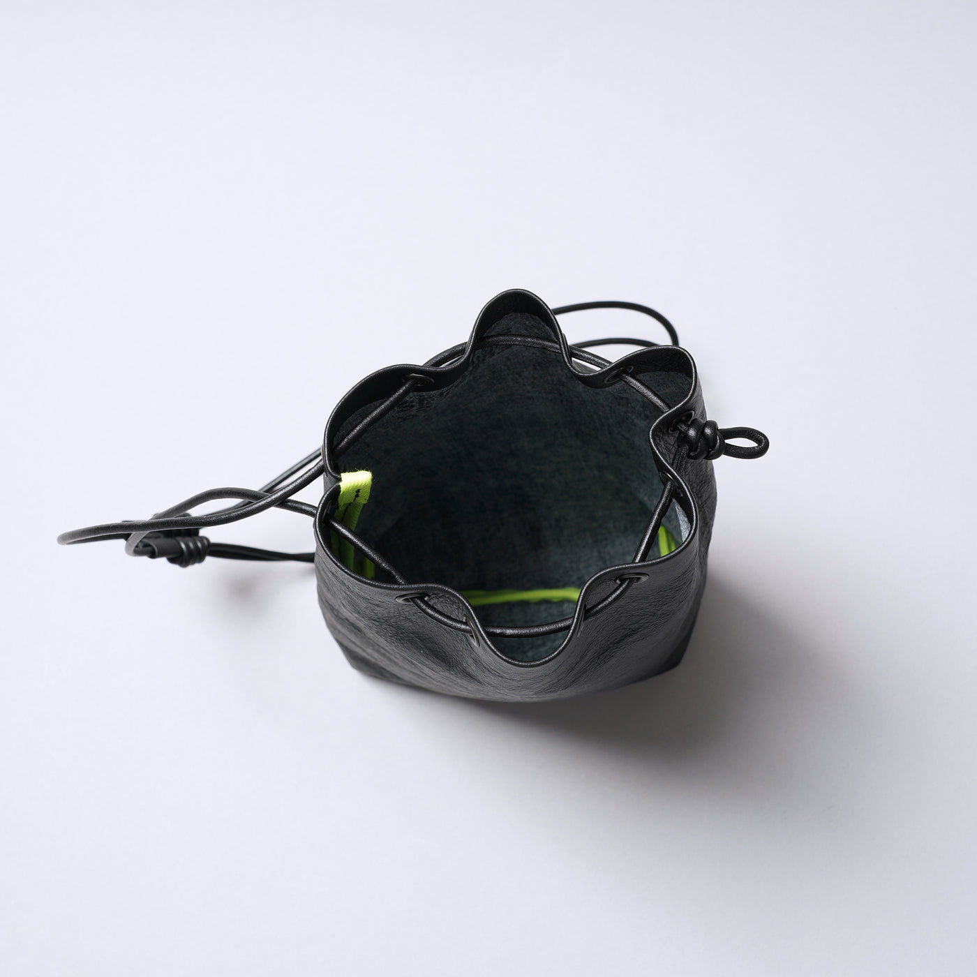 超輕量Dyneema皮革 抽繩束口包 M/黑色