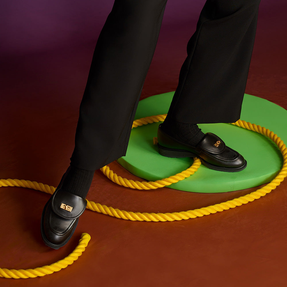 <IUI> Loafer with Buckle Detail / Black