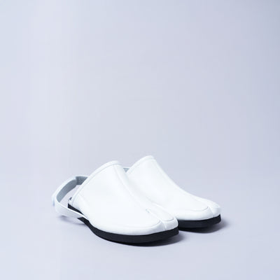 <SUUTA SUUTA> Tabi Shoes / White