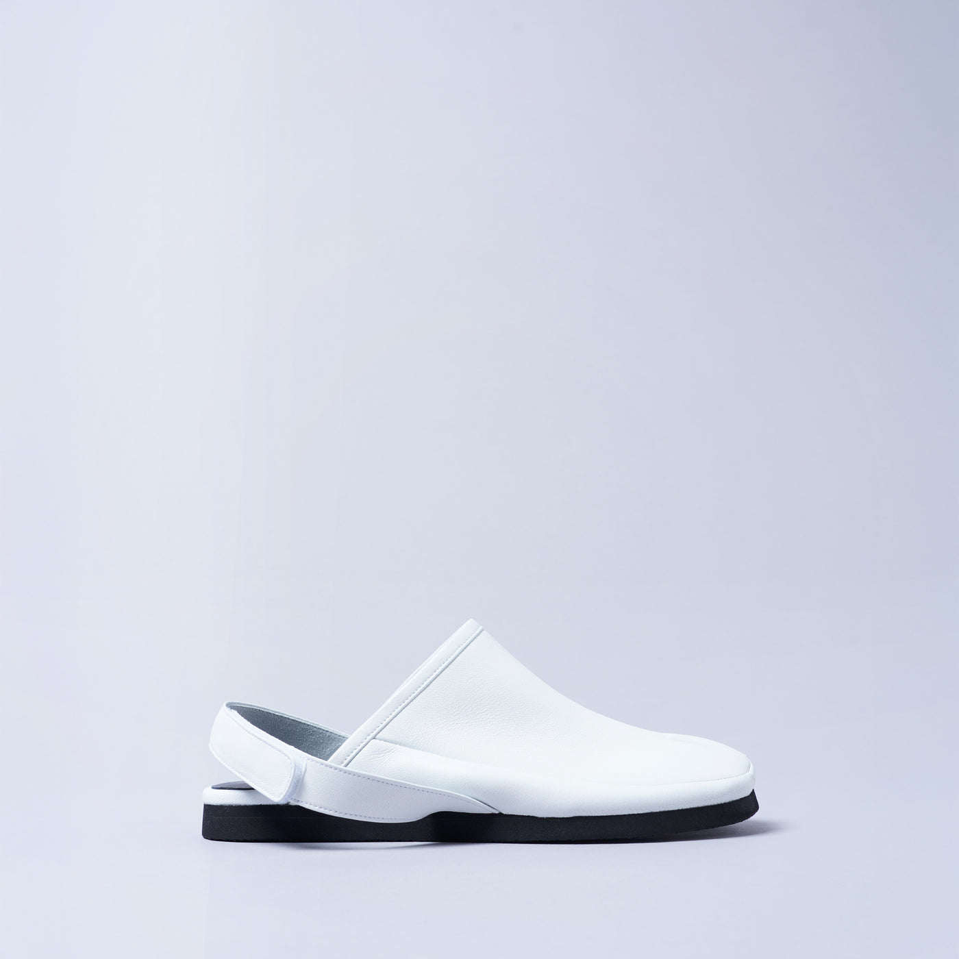 <SUUTA SUUTA> Tabi Shoes / White