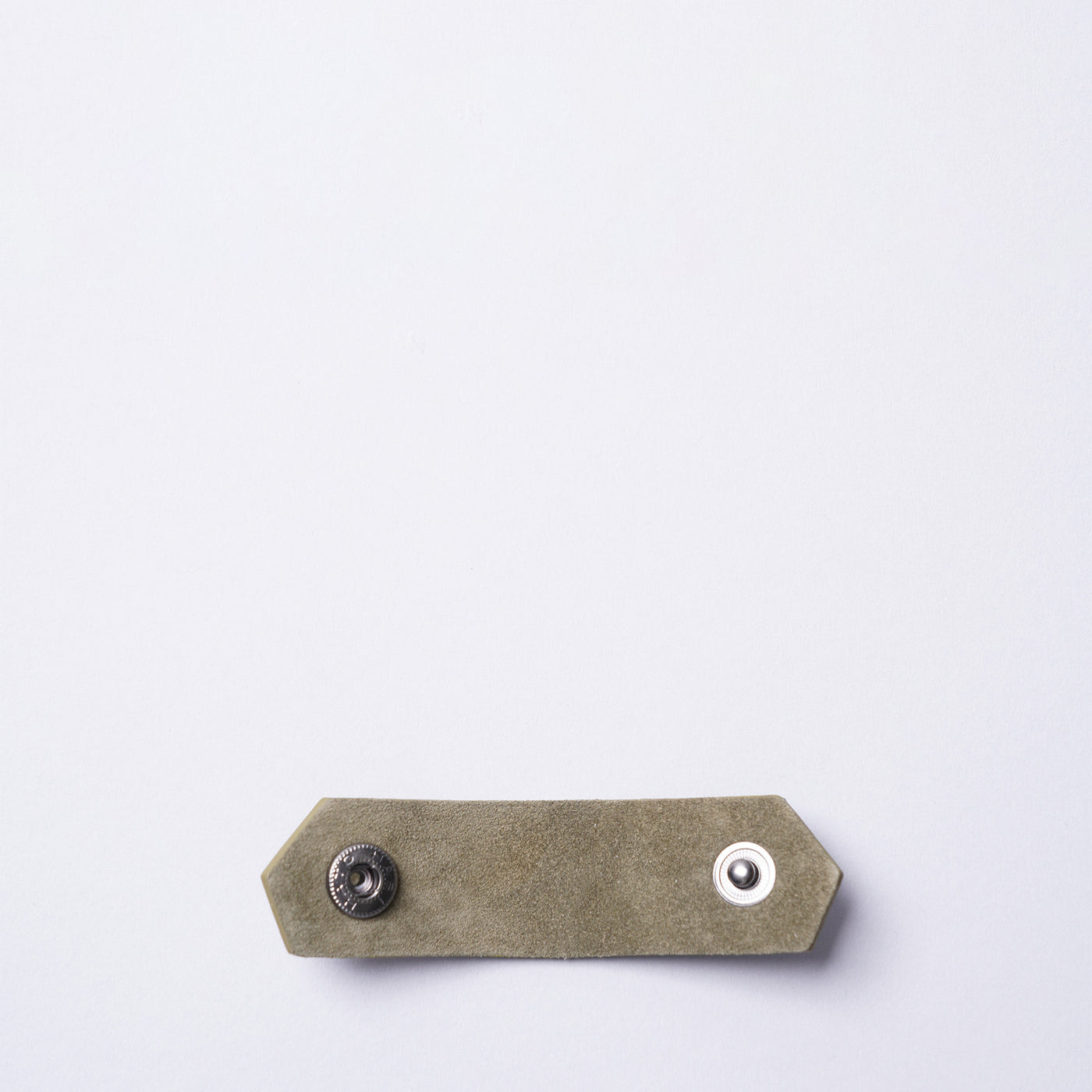 <keu> Cord Clip / Brass Rust