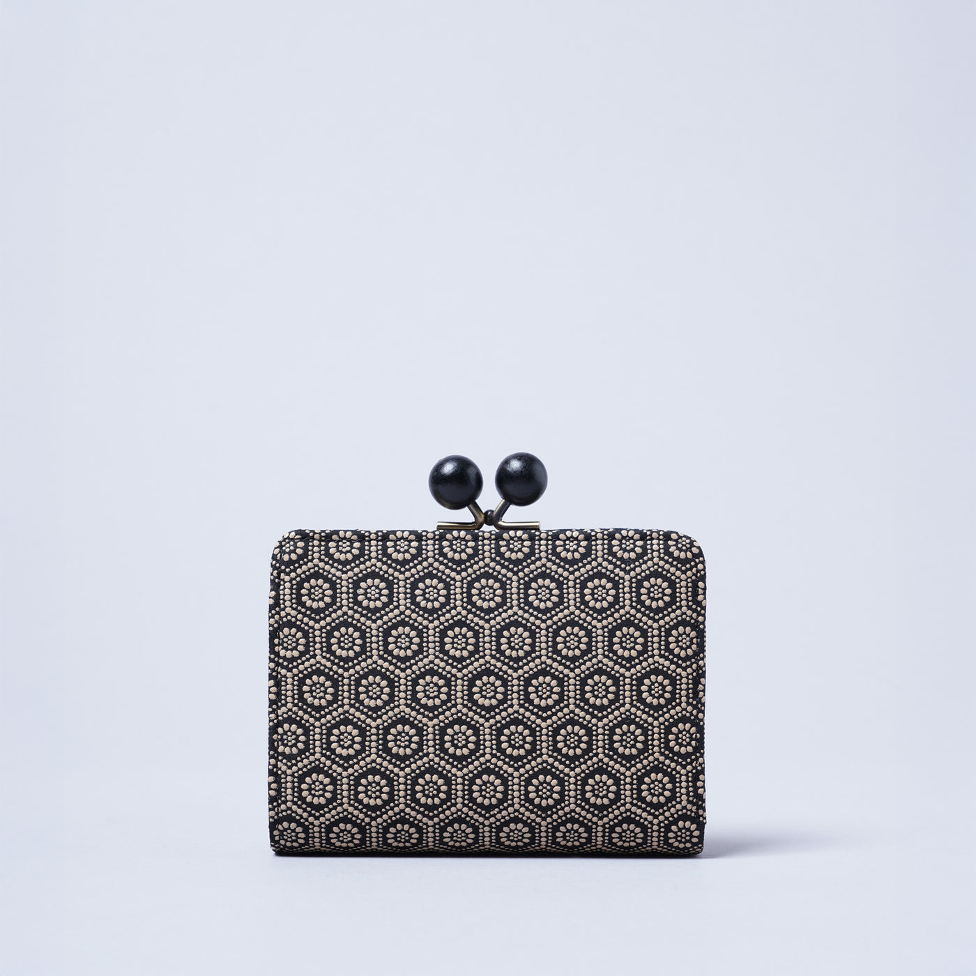 <kissora> Kotoinden Kiss Lock Half Wallet / Small Cherry Blossoms PNK