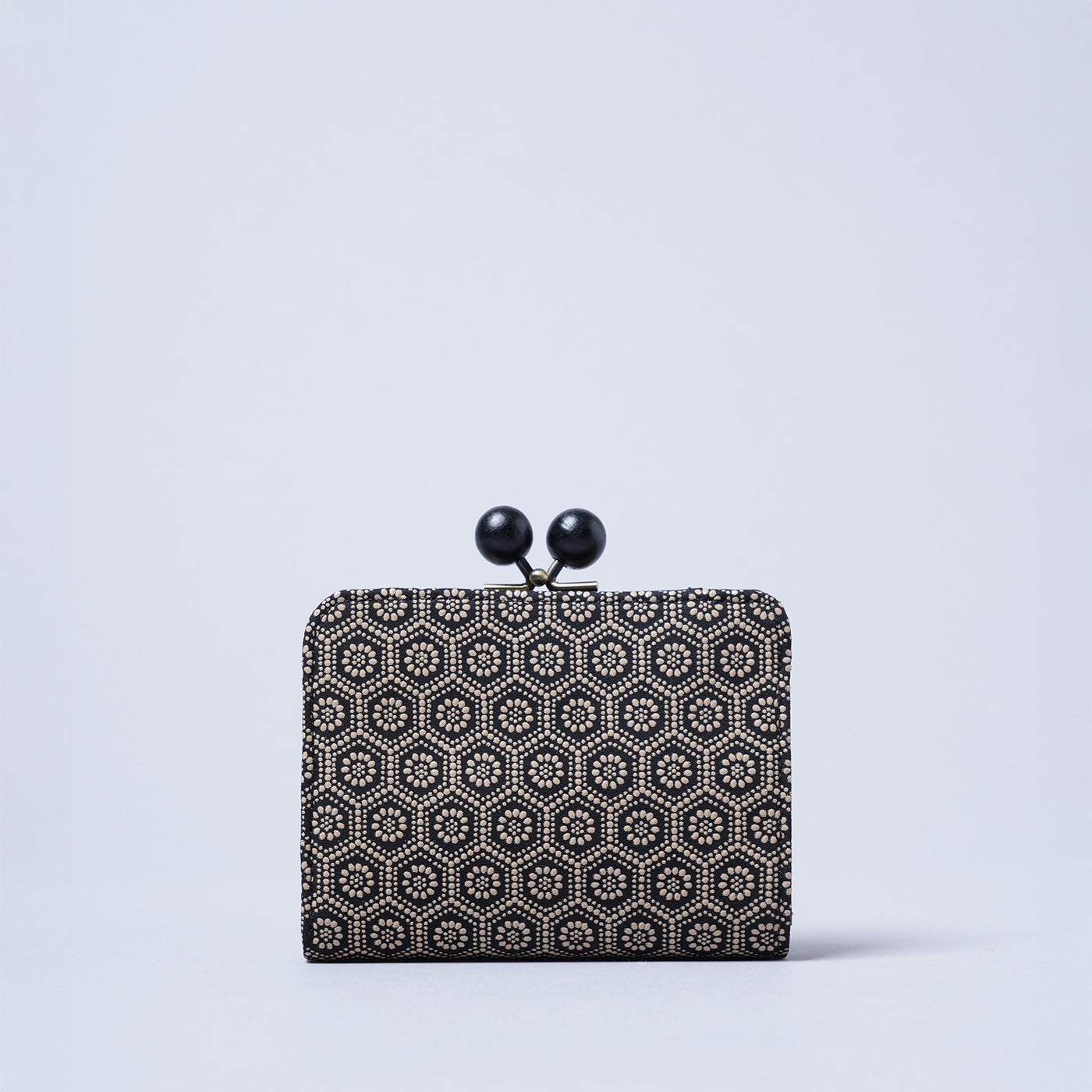 <kissora> Kotoinden Kiss Lock Half Wallet / Small Cherry Blossoms PNK