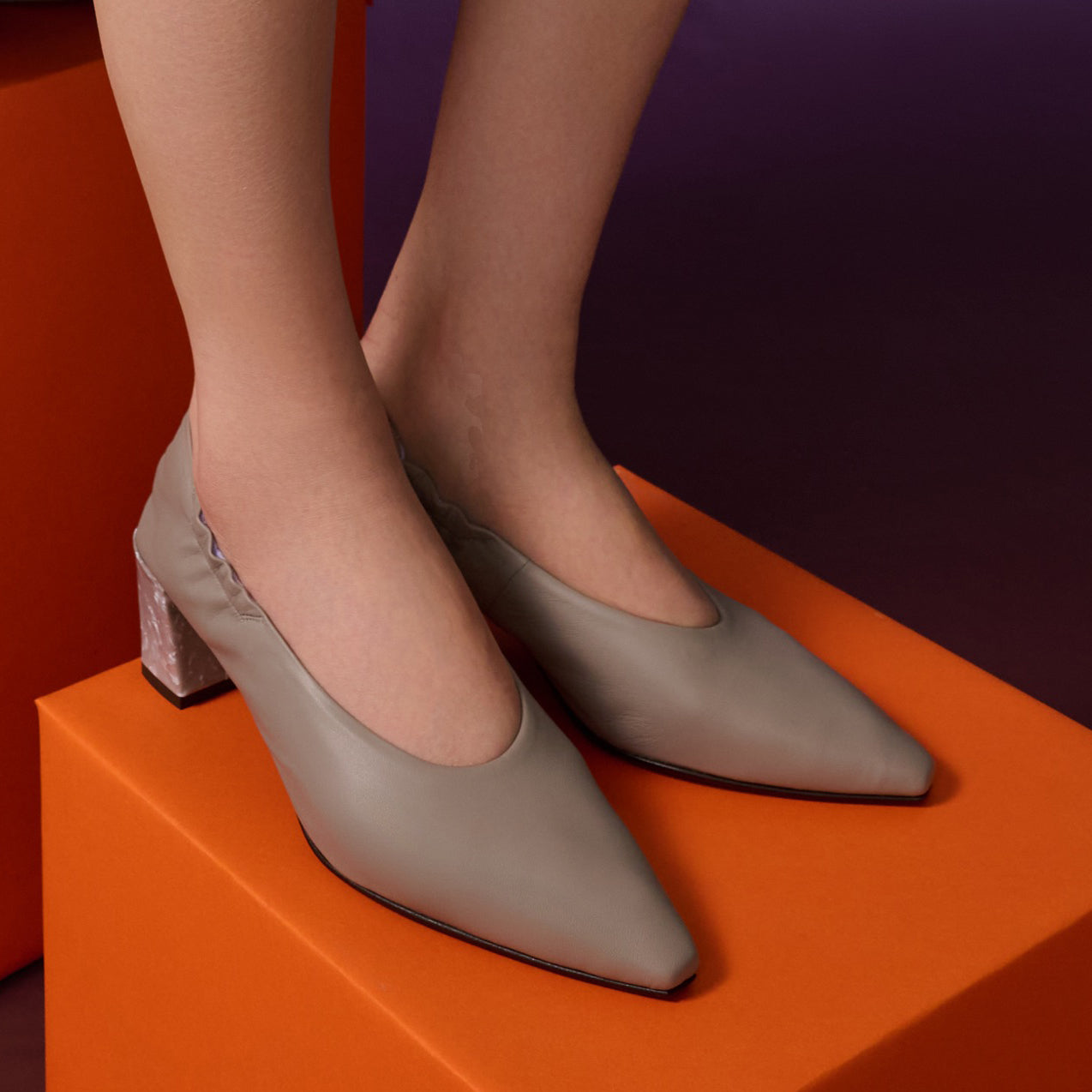 <Madras> Soft conscious petite square pumps / light gray