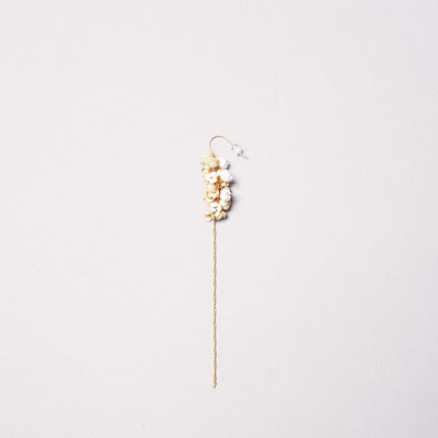 <Serue>Kasumi Pierced Earrings / White &amp; Beige