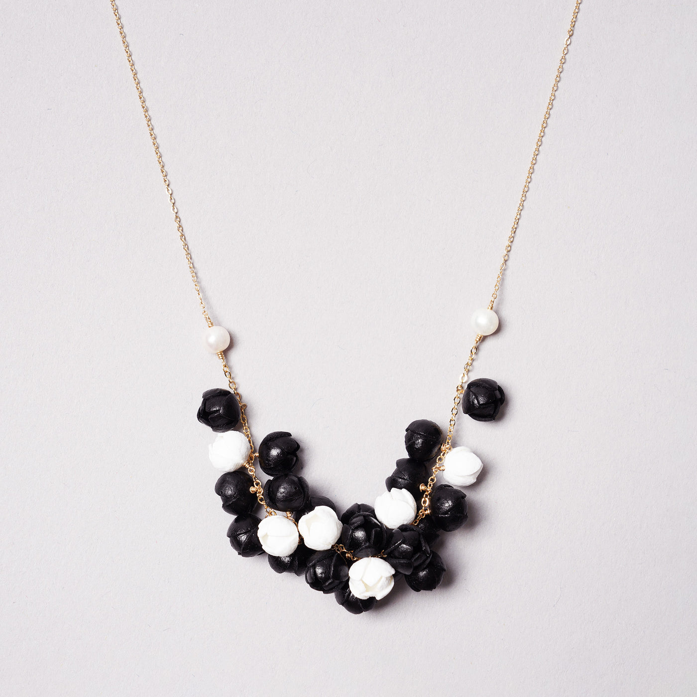 <Selieu>Minori Fusa necklace, white and black