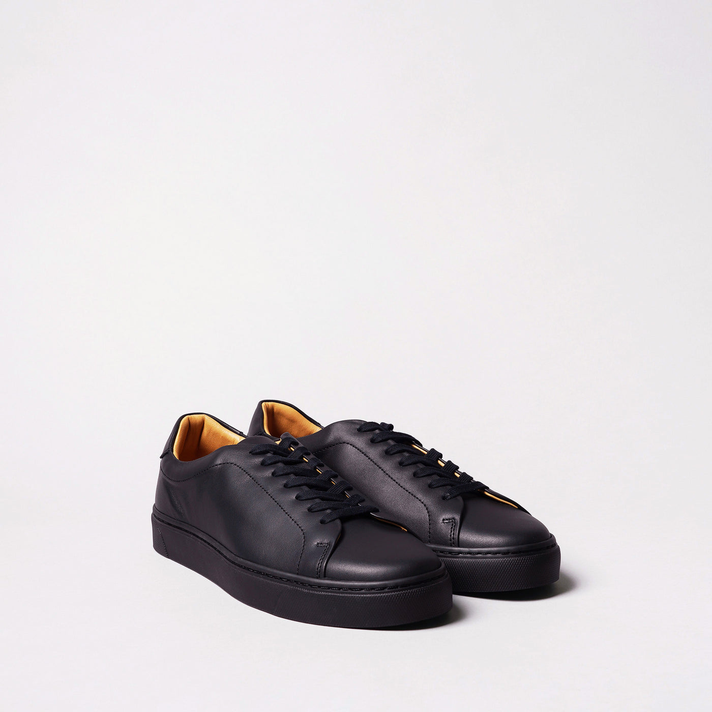 <TOSS> Chester Chester Lace-up Leather Sneakers / White